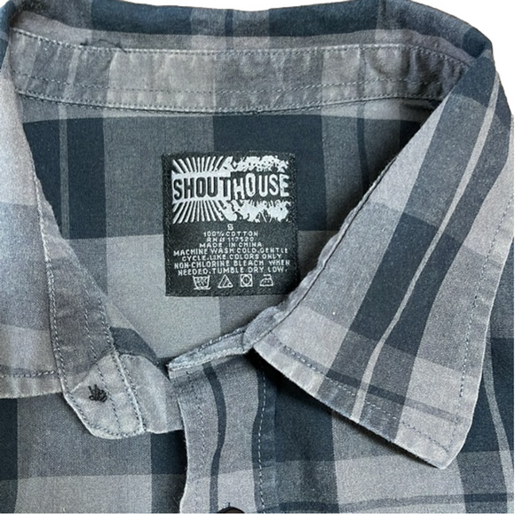 Shout House Black and Gray Plaid Long Sleeve Button Up Shirt Size Small - Picture 3 of 4